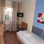 Litty\'S Hotel