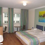 Litty\'S Hotel