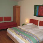 Litty\'S Hotel